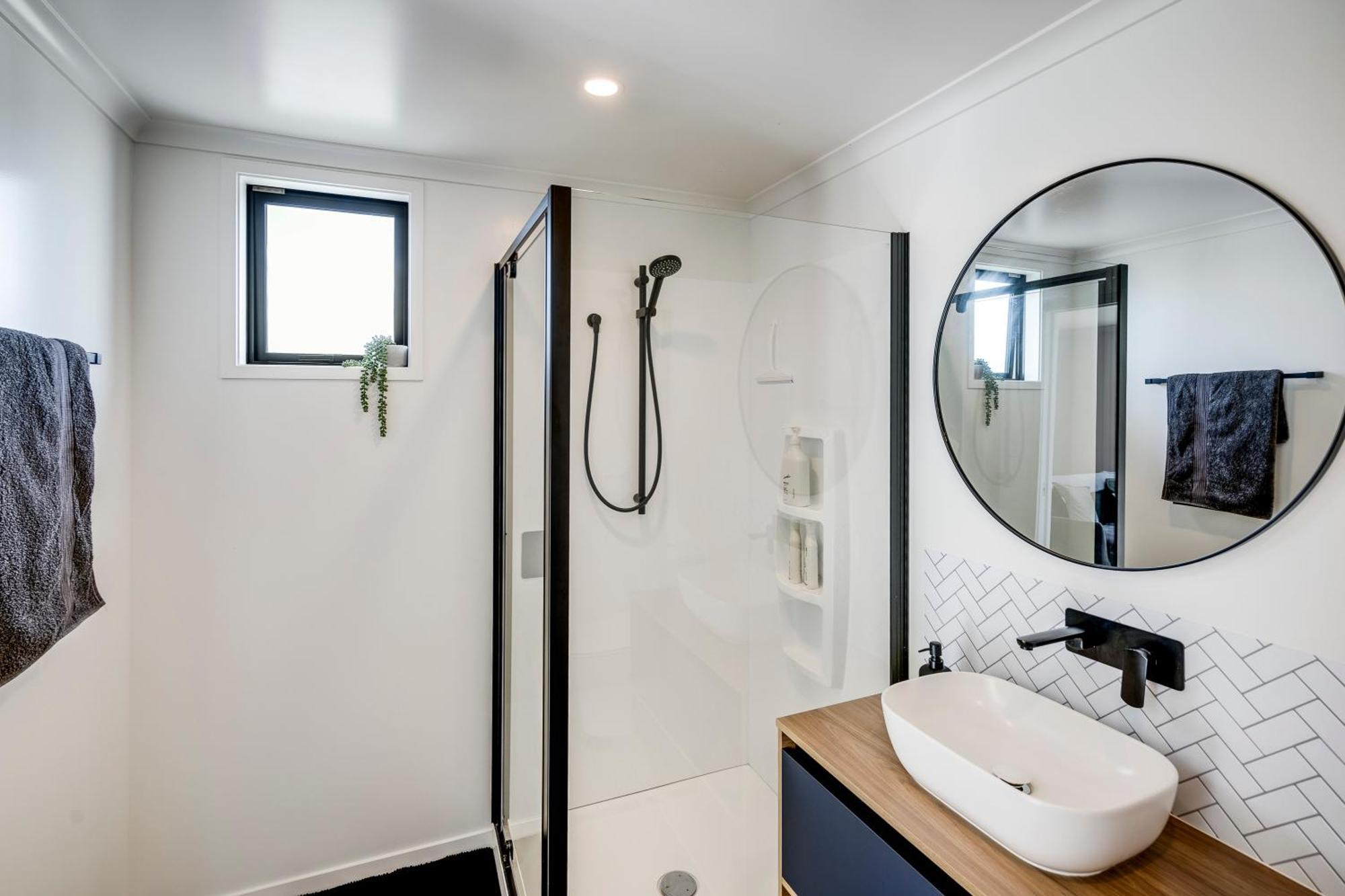 Modern Studio Near Clive River Екстериор снимка